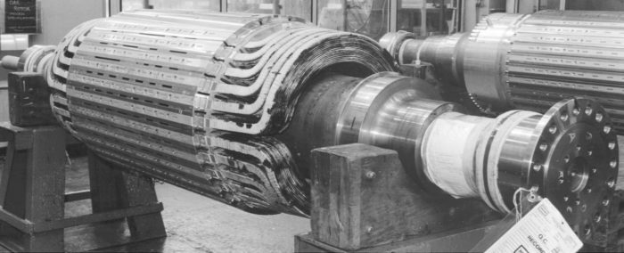 Round rotor with wound field coils.