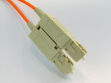 http://upload.wikimedia.org/wikipedia/commons/thumb/e/e0/SC-optical-fiber-connector-hdr-0a.jpg/800px-SC-optical-fiber-connector-hdr-0a.jpg